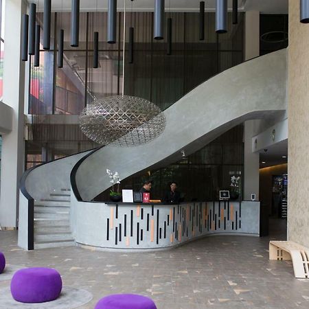 The 12 Suites @ Empire Damansara Петалинг Джая Екстериор снимка