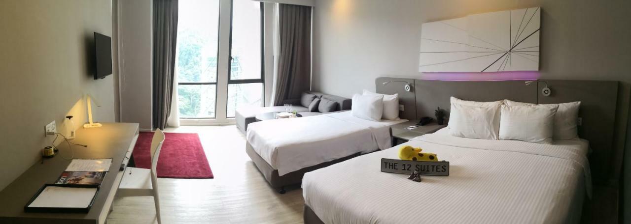 The 12 Suites @ Empire Damansara Петалинг Джая Екстериор снимка
