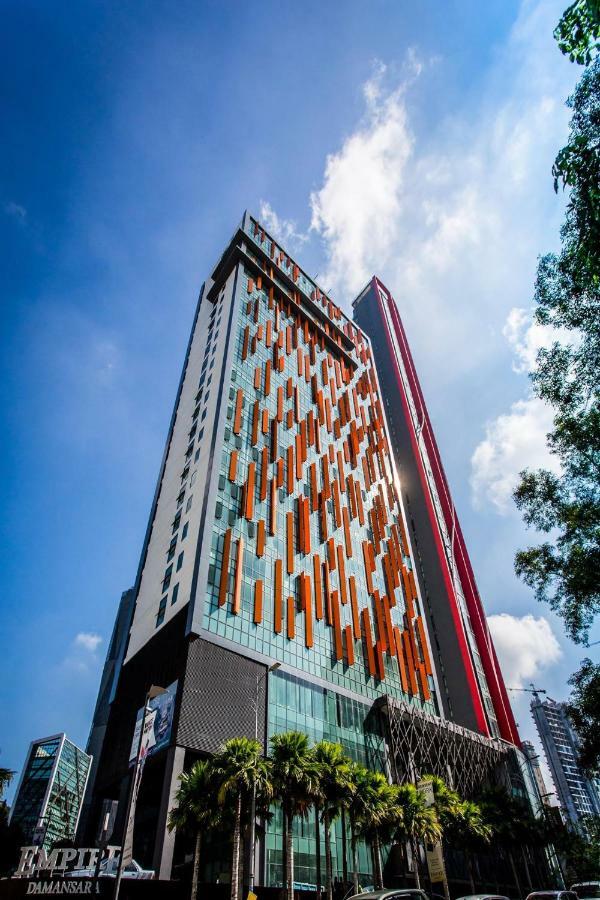 The 12 Suites @ Empire Damansara Петалинг Джая Екстериор снимка