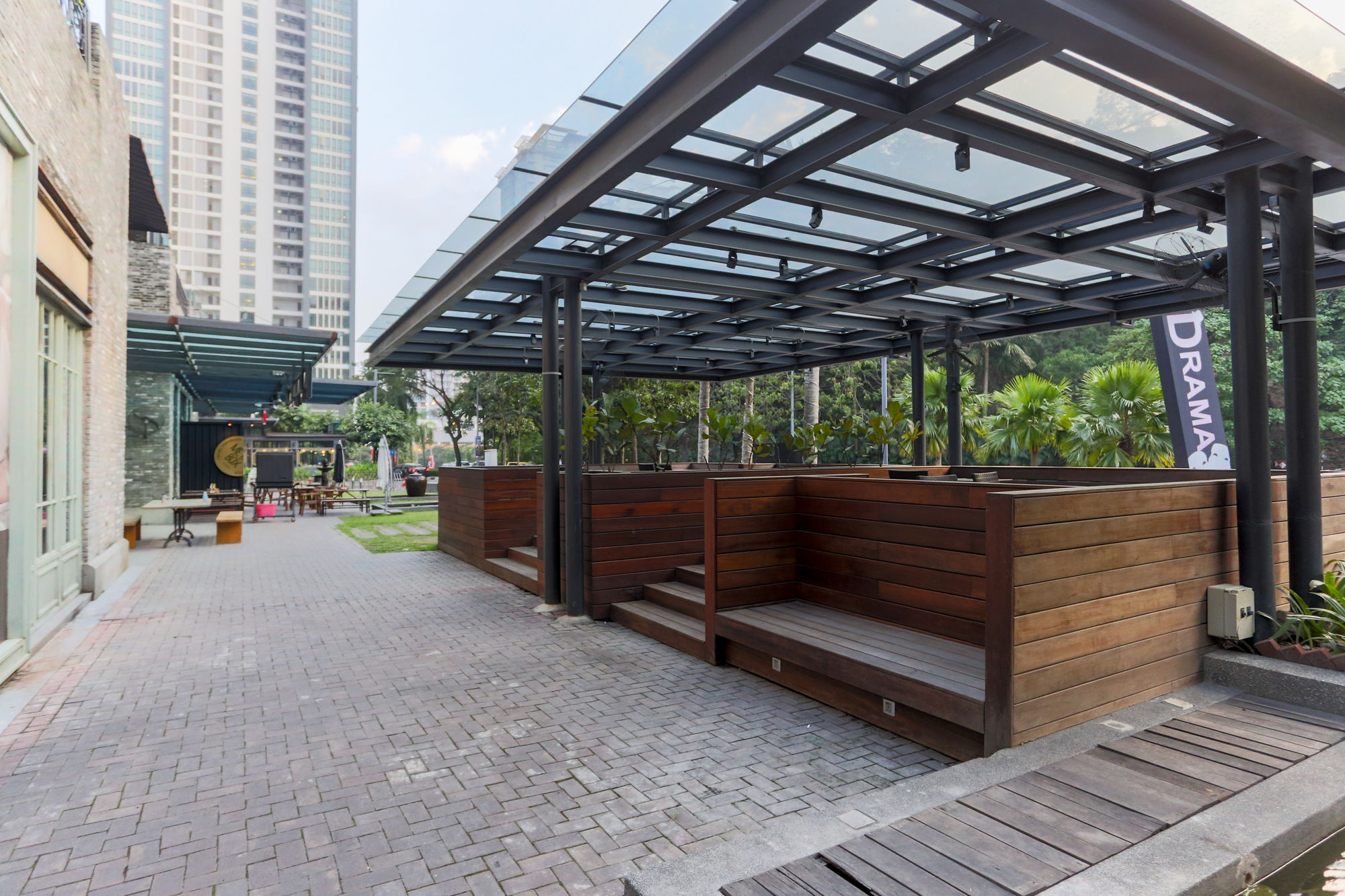 The 12 Suites @ Empire Damansara Петалинг Джая Екстериор снимка